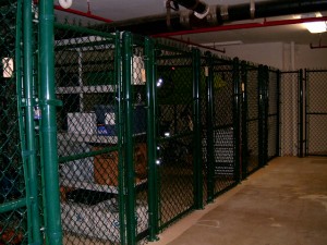 GREEN CHAIN LINK CAGE