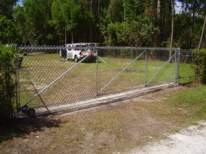 GALVANIZED CHAIN LINK ROLLING GATE