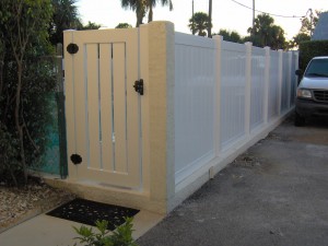 PVC TONGUE & GROOVE WITH SEMI-PRIVATE CLOSED PICKET GATE